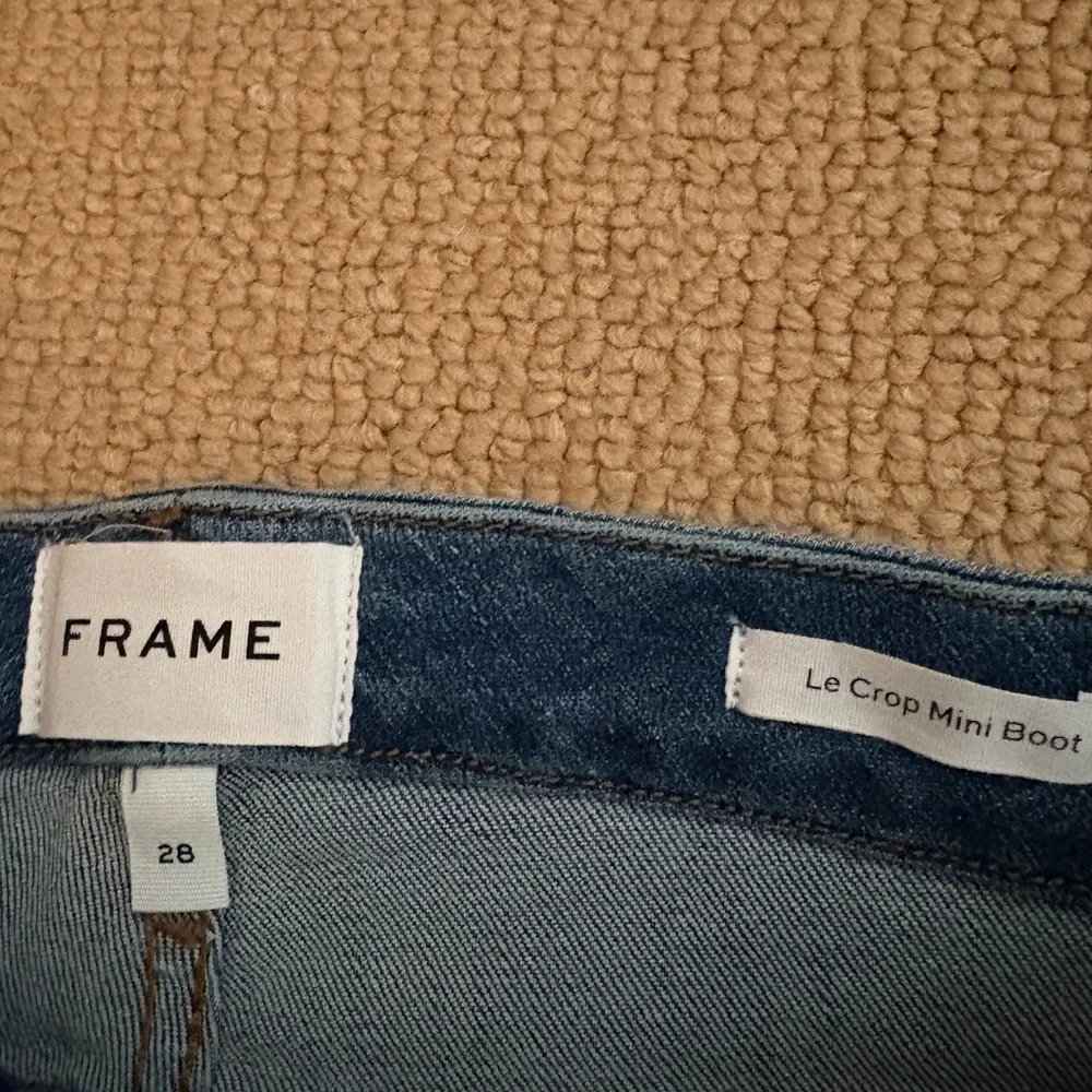 Frame Le Crop Mini Boot Jeans. Size 28. NWT - Picture 3 of 3